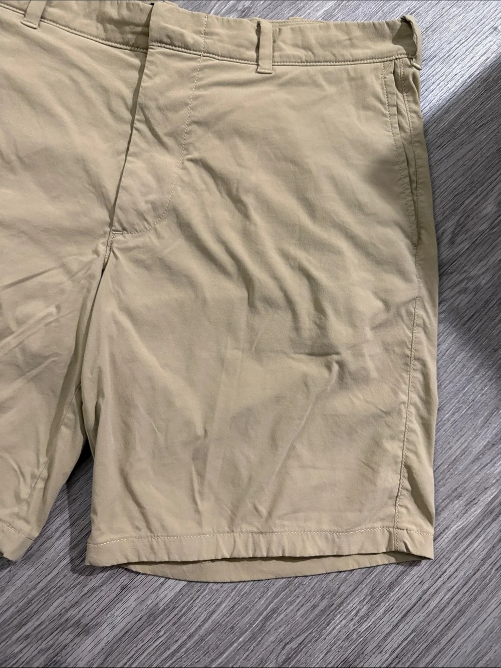 J. Crew Men’s Flat-Front Shorts in Light Khaki Sz 36